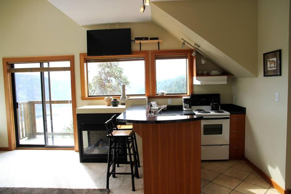 Moon Water Lodge Malahat Exterior foto