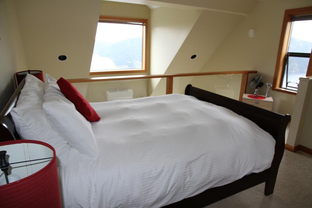 Moon Water Lodge Malahat Exterior foto